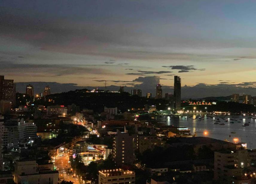 The Edge Central Pattaya Seaview With Infinity Pool & Free Netflix ภายนอก รูปภาพ
