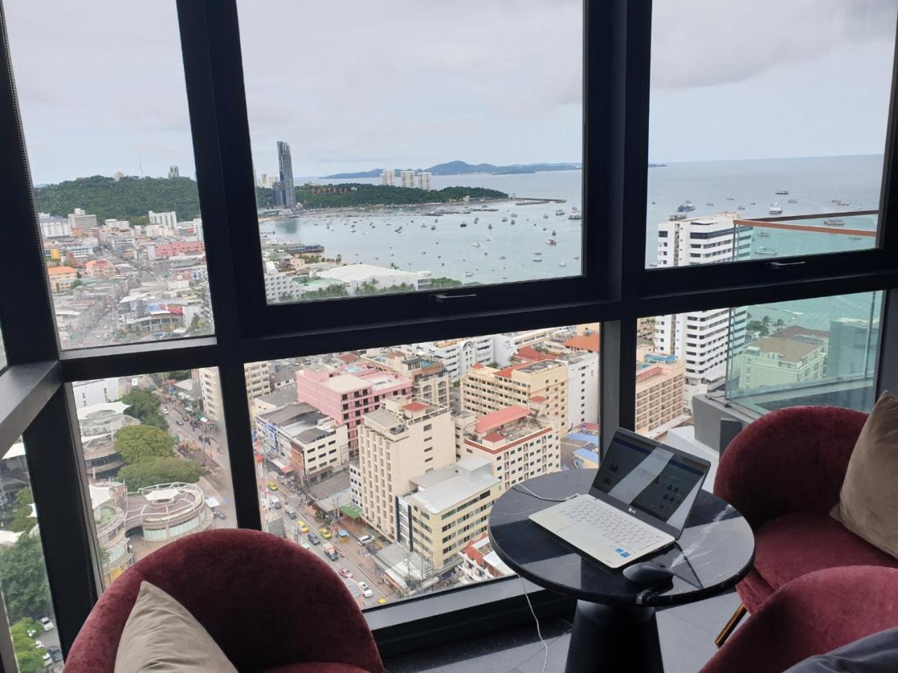 The Edge Central Pattaya Seaview With Infinity Pool & Free Netflix ภายนอก รูปภาพ